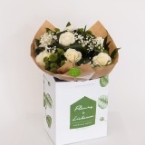 Bouquet of Roses and Green Daisies (1)