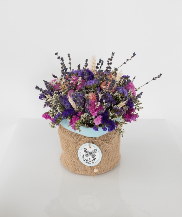 Fleurs à Lisbonne - Statice Arrangement in Decorative Basket 2 Zoom Image 