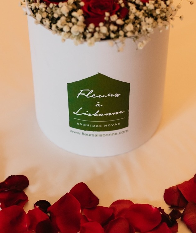 Fleurs à Lisbonne - Tall Box of Red Roses 8