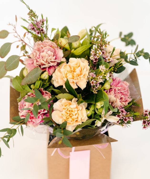 Fleurs à Lisbonne - Box of Country Carnations (2)