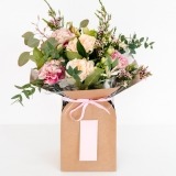 Fleurs à Lisbonne - Box of Country Carnations 1 Thumb