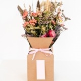 Caixa de Flores Secas Cor de Rosa (1)