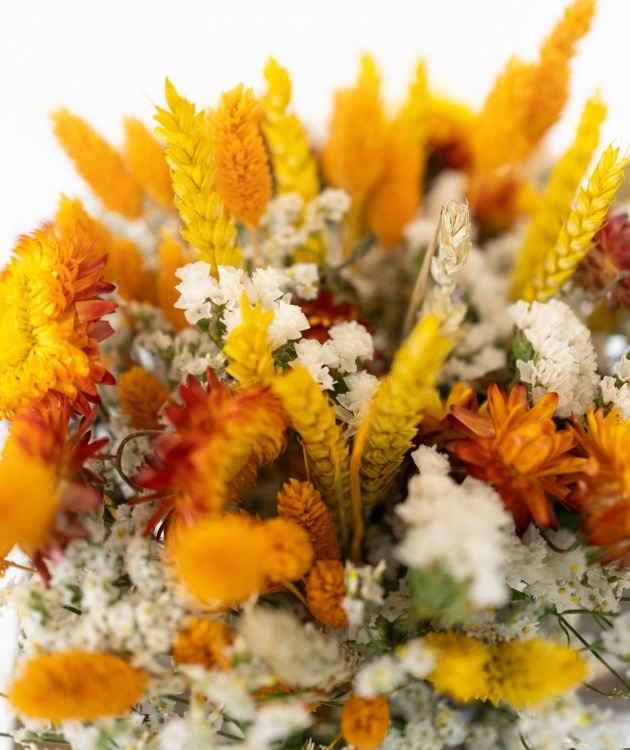 Fleurs à Lisbonne - Box of Dried Orange and White Flowers 3 Zoom Image 