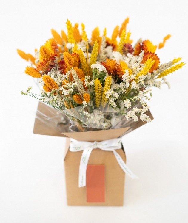 Fleurs à Lisbonne - Box of Dried Orange and White Flowers 2 Zoom Image 