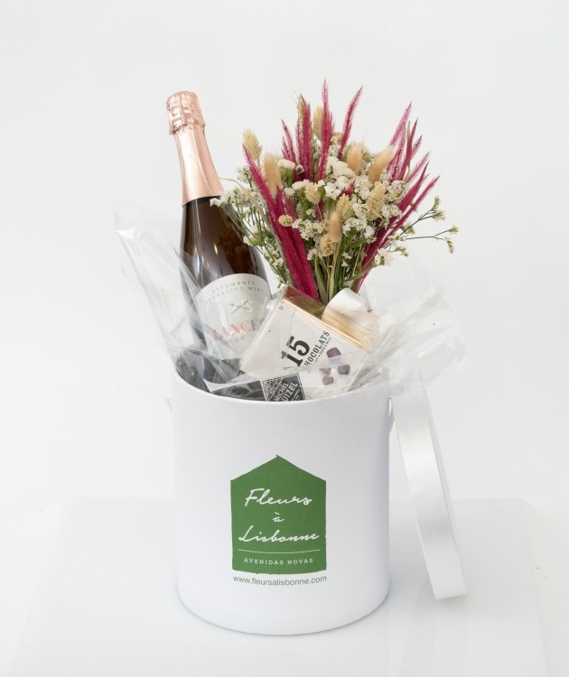 Fleurs à Lisbonne - Box with a Bouquet of Dried Fruits, Chocolates and Sparkling Wine 1 Zoom Image 