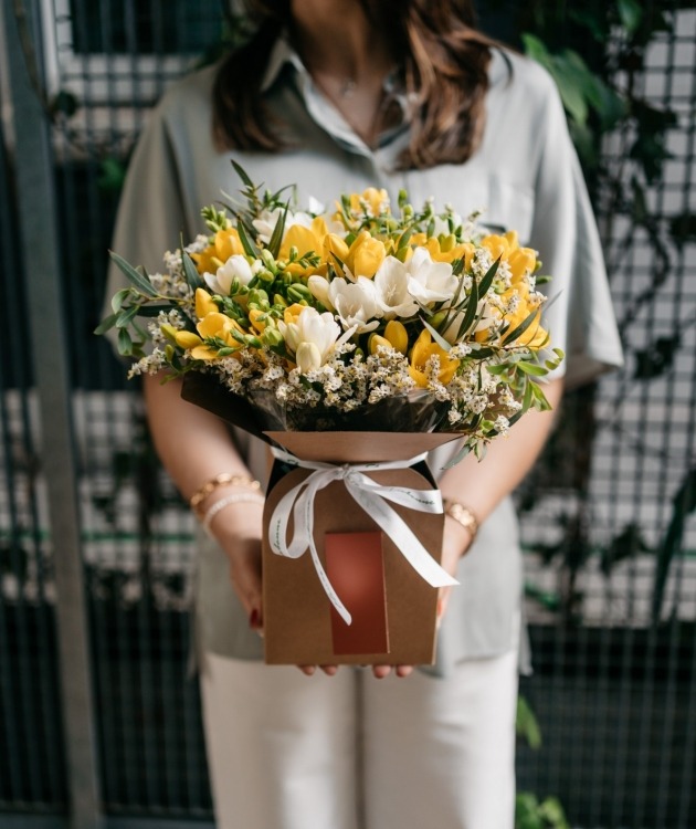 Fleurs à Lisbonne - Schachtel Freesias Mix (7)