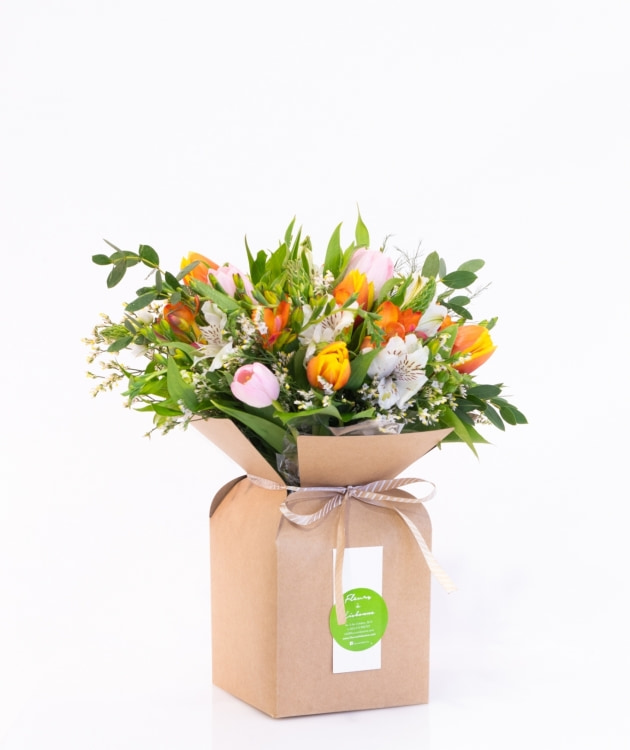 Fleurs à Lisbonne - Box of Tulips Mix (1)