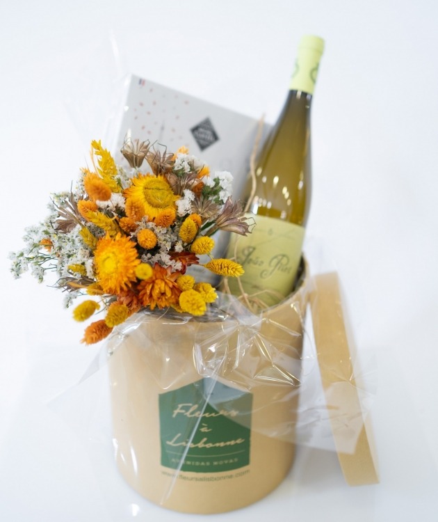 Fleurs à Lisbonne - Box with a Bouquet of Dried Fruits, Chocolates and White Wine (2)