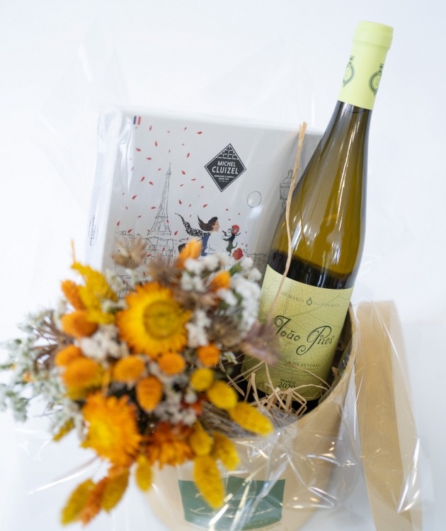 Fleurs à Lisbonne - Boîte de Fruits Secs, Chocolats et Vin Blanc (3)