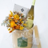 Box with a Bouquet of Dried Fruits, Chocolates and White Wine (2)