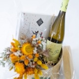 Box with a Bouquet of Dried Fruits, Chocolates and White Wine (3)