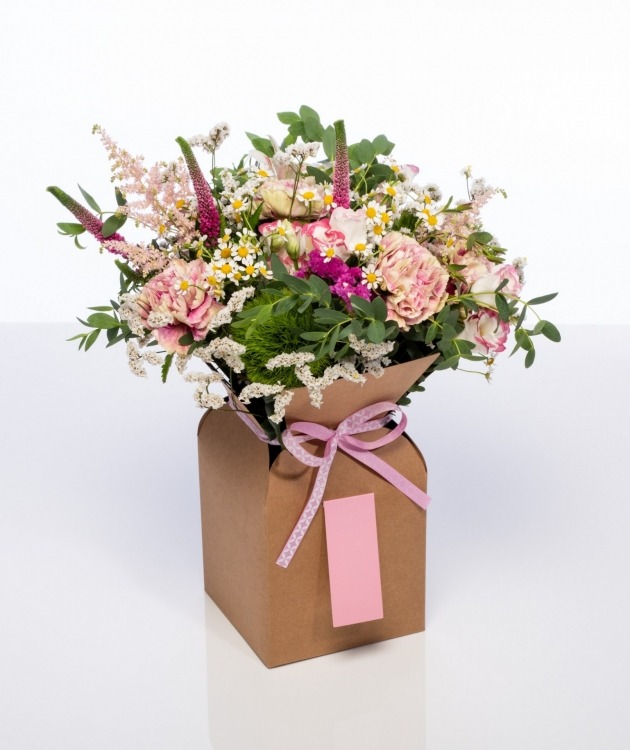 Fleurs à Lisbonne - Box with Bouquet of Country Flowers 1