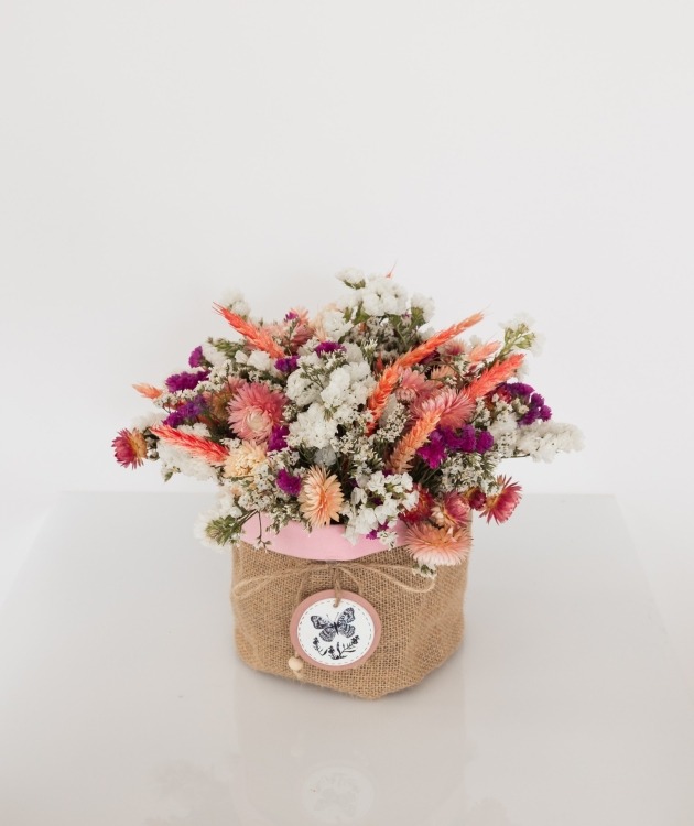Fleurs à Lisbonne - Pink Dried Flowers in a Decorative Basket (1)