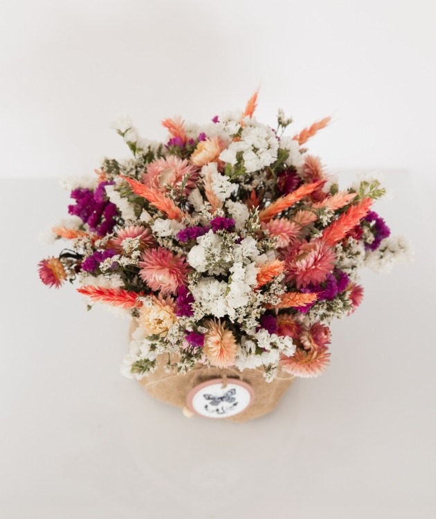 Fleurs à Lisbonne - Pink Dried Flowers in a Decorative Basket (2)