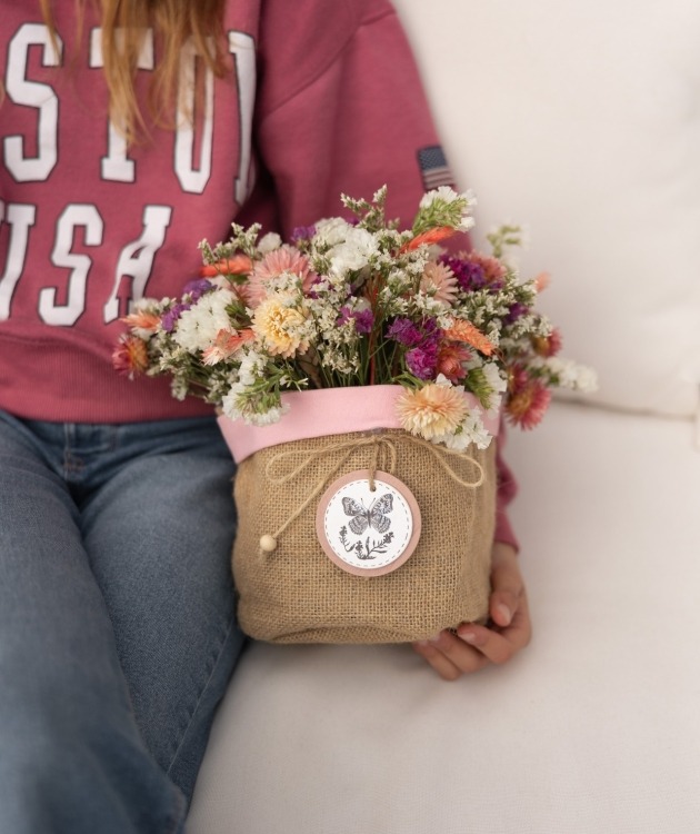 Fleurs à Lisbonne - Pink Dried Flowers in a Decorative Basket (4)