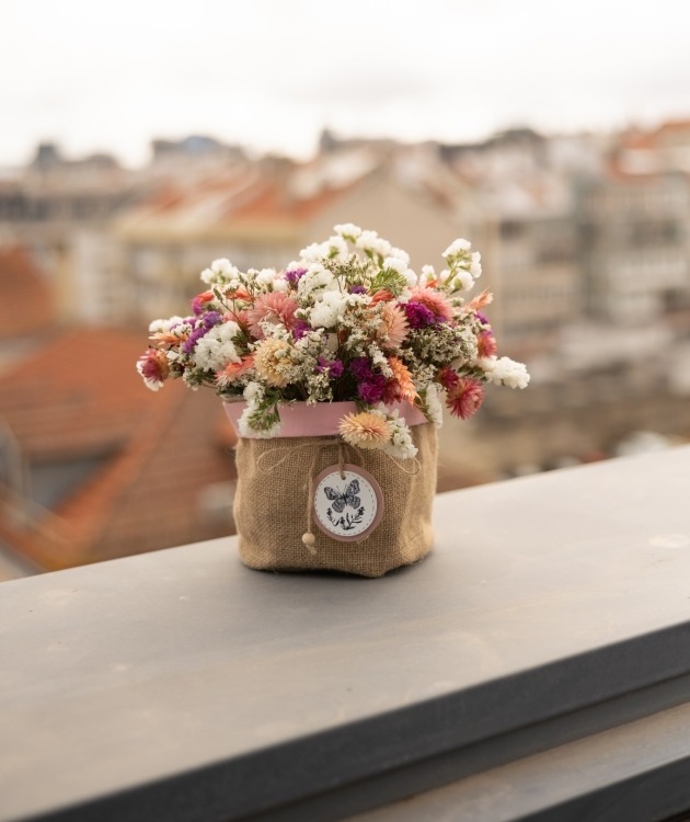 Fleurs à Lisbonne - Pink Dried Flowers in a Decorative Basket (5)