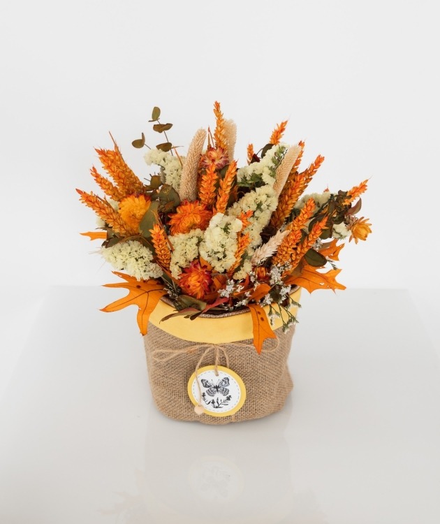 Fleurs à Lisbonne - Flores Secas Laranja em Cesto Decorativo (1)
