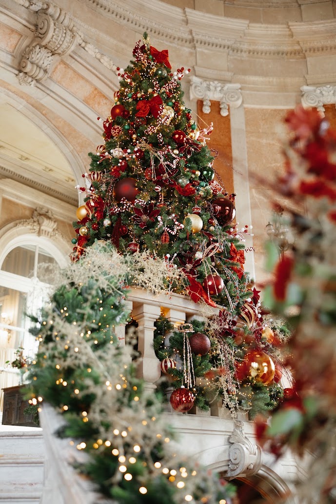 Árvore de Natal decorada num hotel de Lisboa